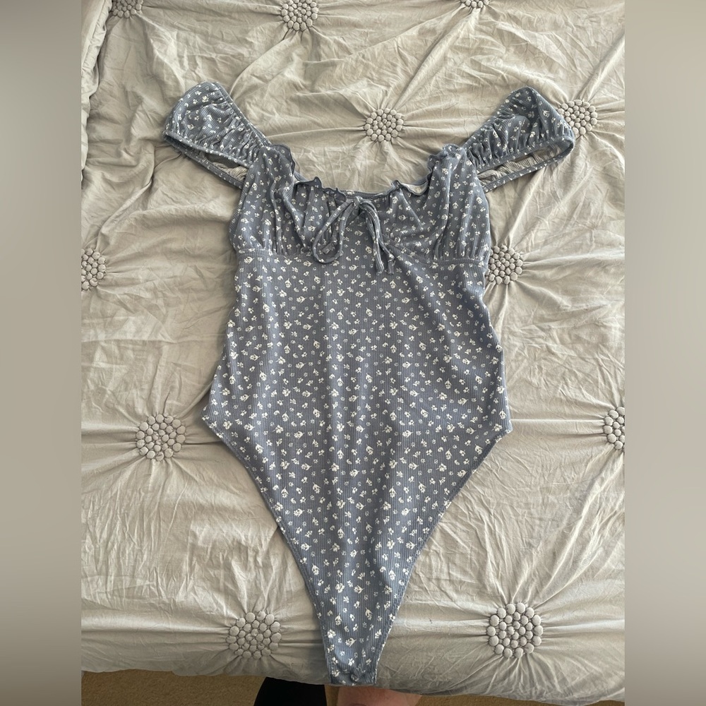 Wild fable light blue floral bodysuit
